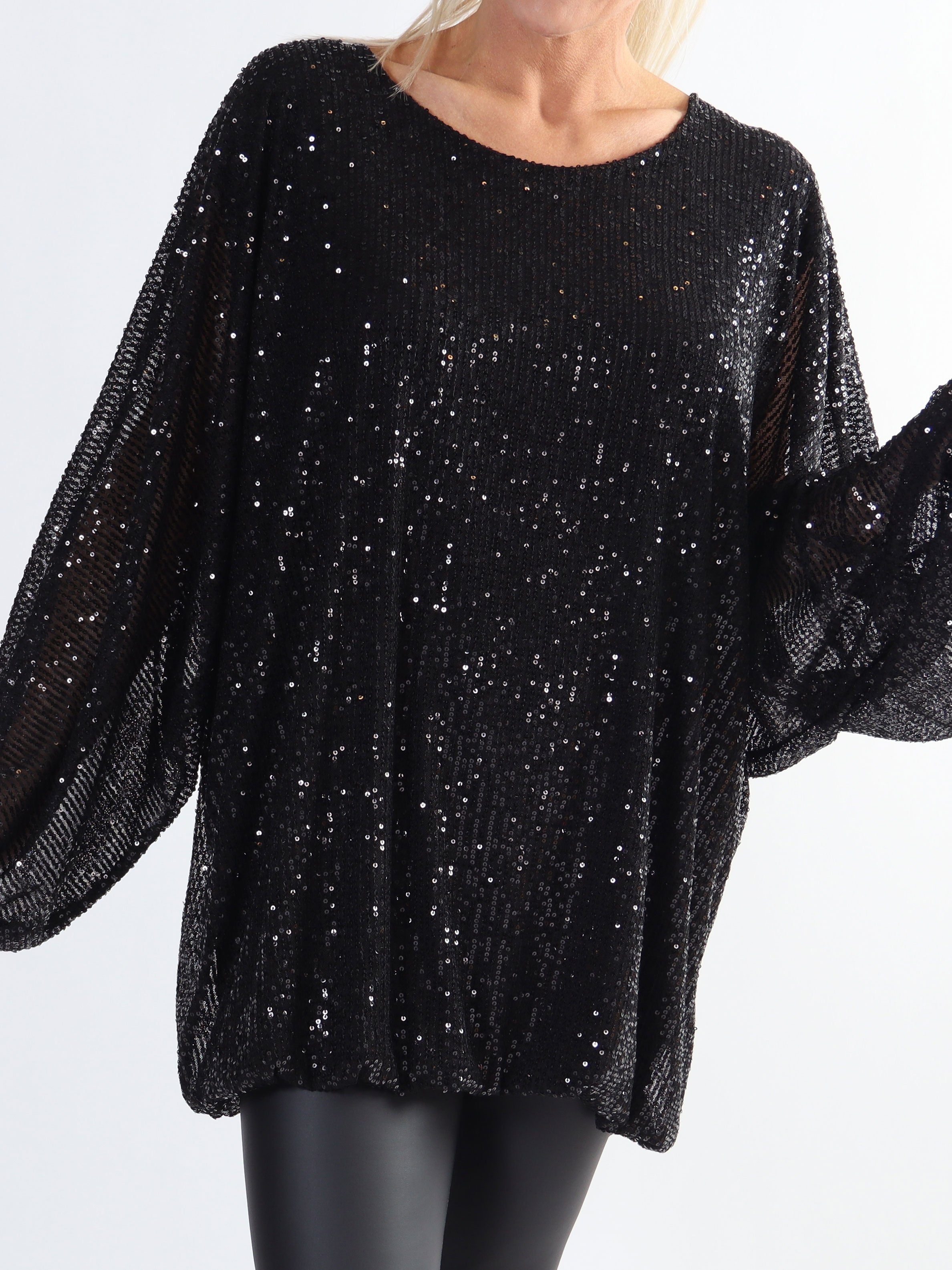 Destiny - Paljettblus med fladdermusärmar i plus size-modell